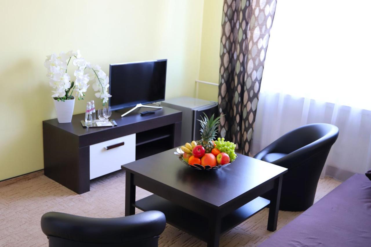 Hotel Rezident Turčianske Teplice エクステリア 写真