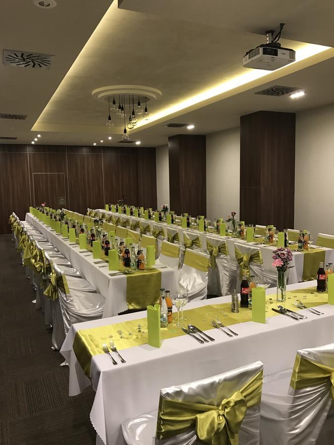 Hotel Rezident Turčianske Teplice エクステリア 写真