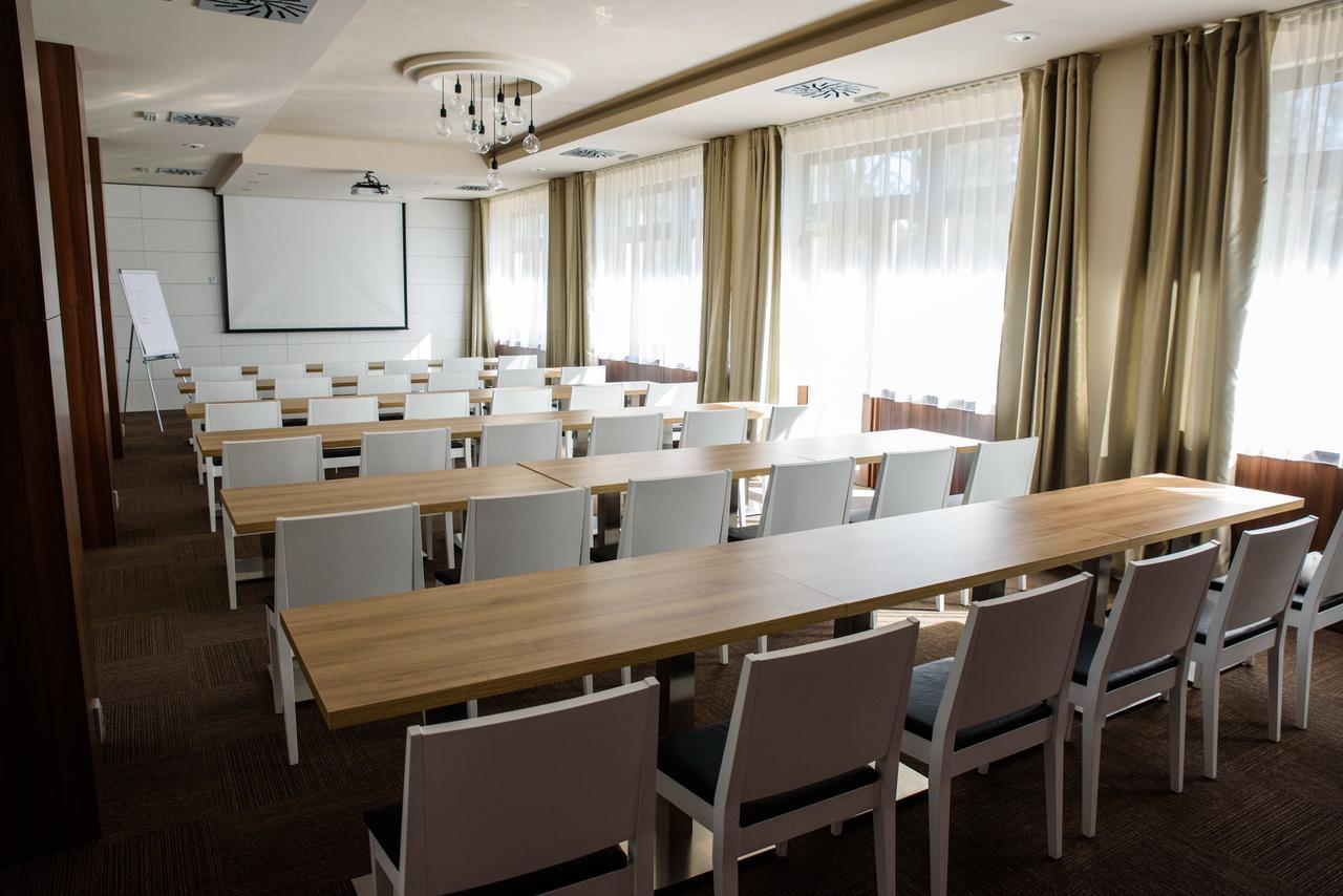 Hotel Rezident Turčianske Teplice エクステリア 写真