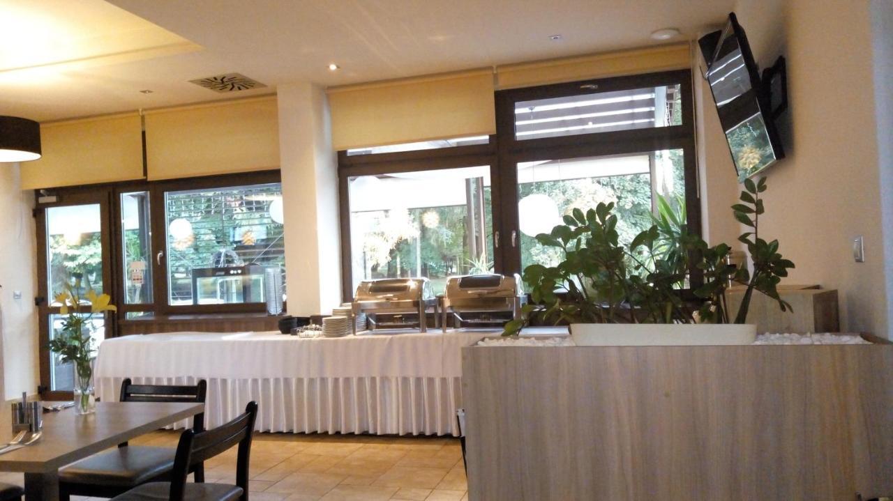 Hotel Rezident Turčianske Teplice エクステリア 写真