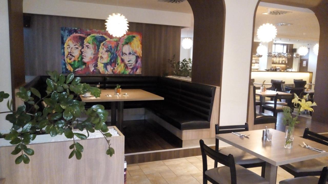Hotel Rezident Turčianske Teplice エクステリア 写真