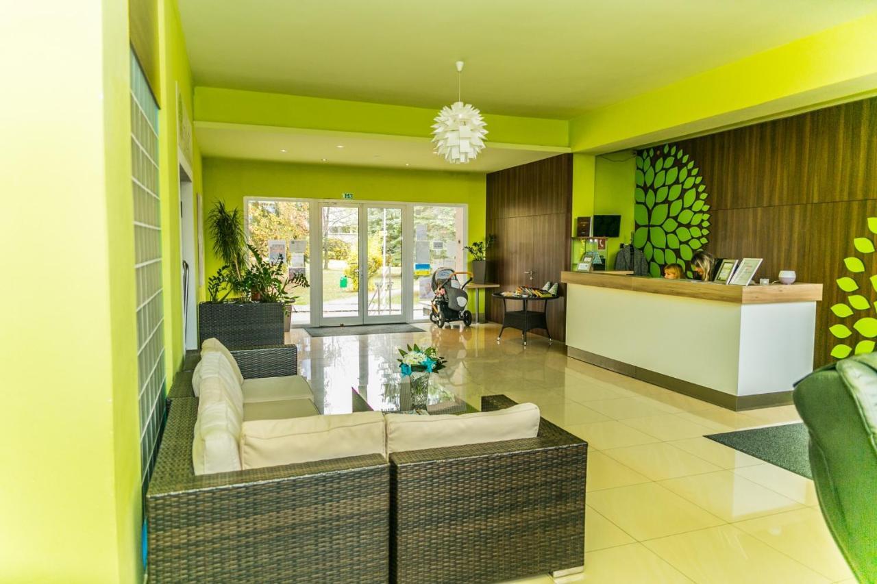 Hotel Rezident Turčianske Teplice エクステリア 写真